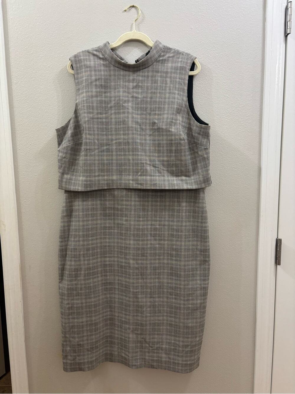 Ann Taylor Sleeveless Plaid Sheath Dress in Grey